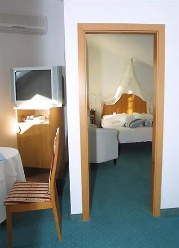 רוביני Boutique Hotel Lili 4*,  קרואטיה